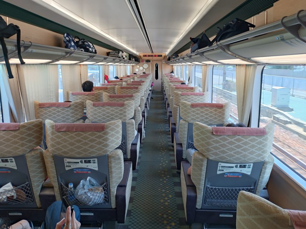 伊勢志摩ライナーのデラックスカー車内全体