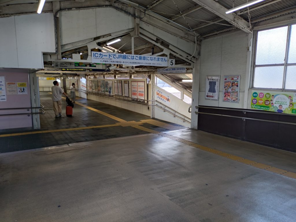 JR松阪駅構内の跨線橋