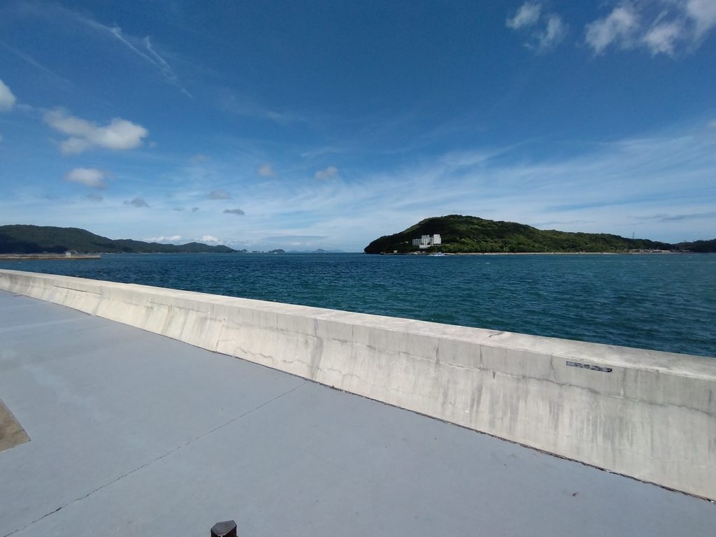 近鉄鳥羽駅まえに広がる鳥羽湾
