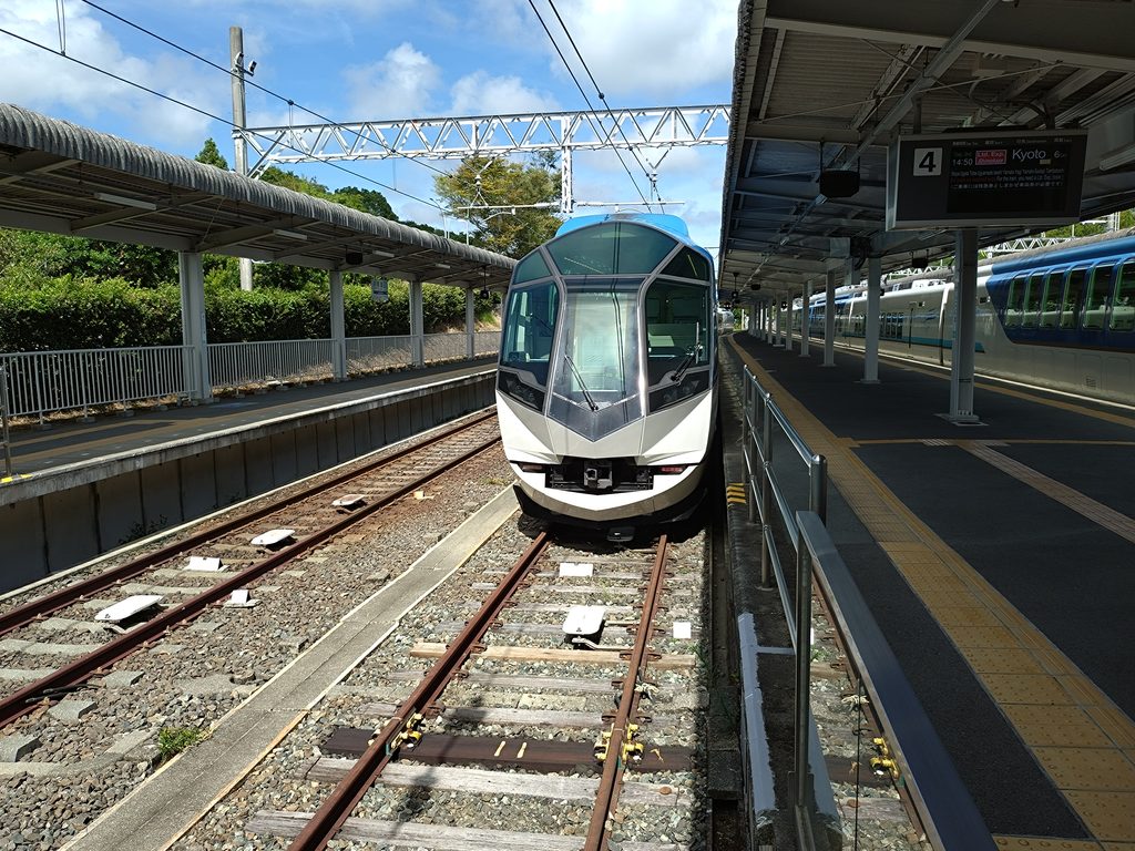 賢島駅に停車する「しまかぜ」号京都ゆき②