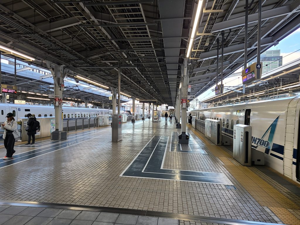 東海道新幹線新大阪駅ホーム