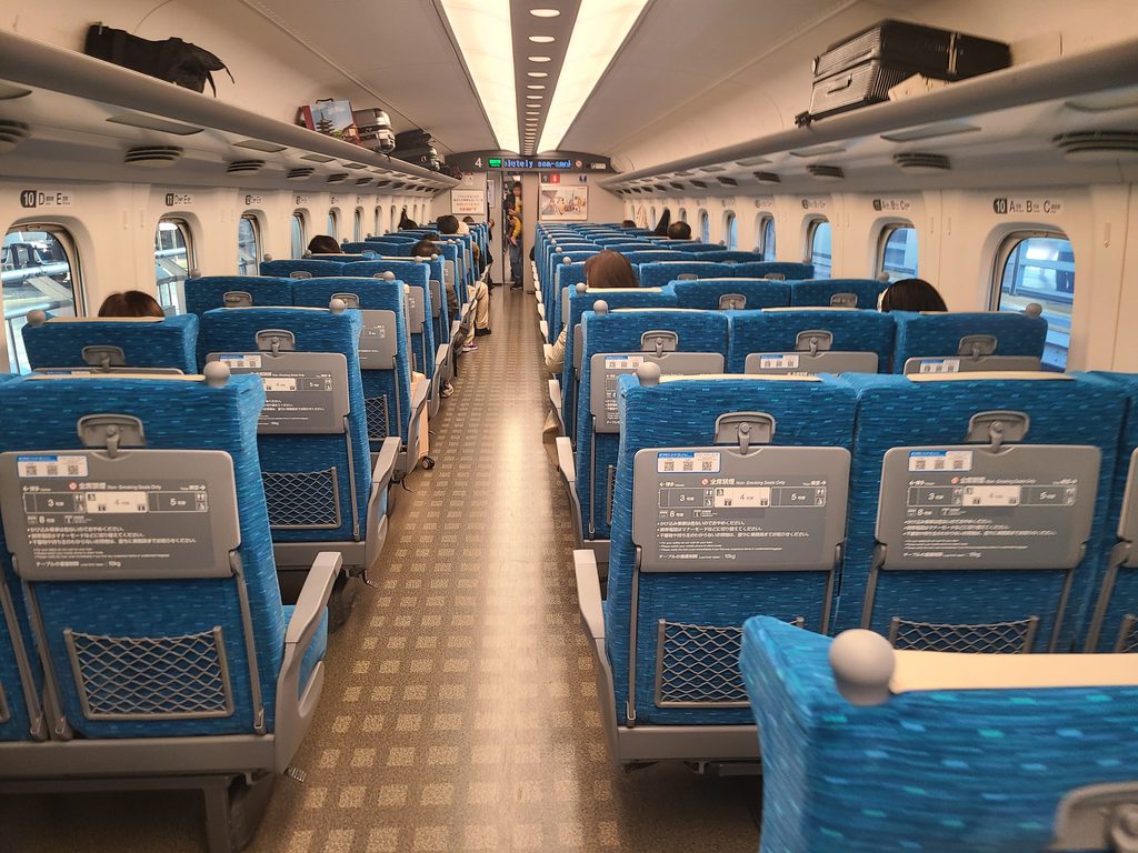 東海道新幹線のぞみ号普通車指定席車内