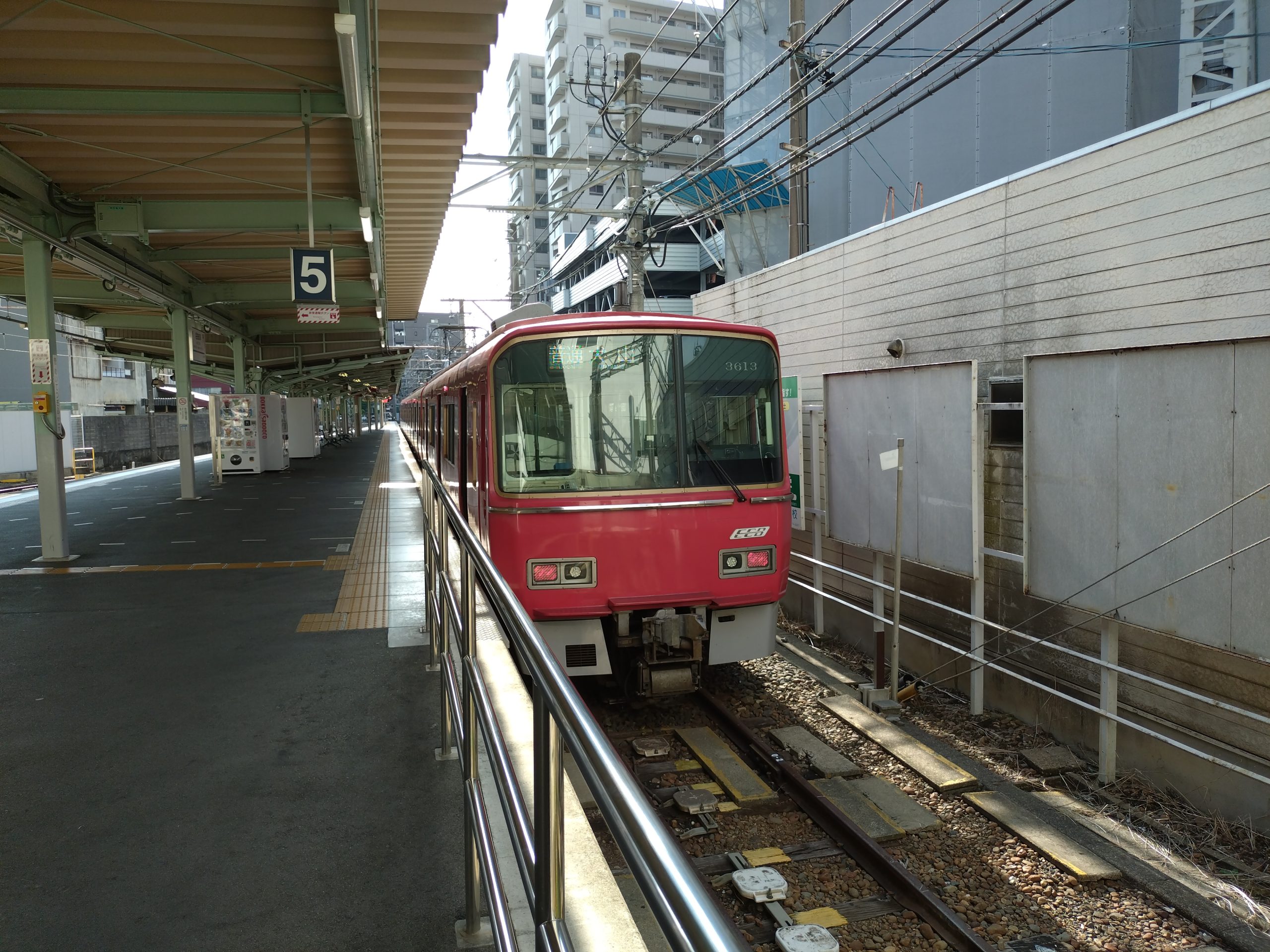 名鉄岐阜駅各務原線乗り場に停車する犬山ゆき