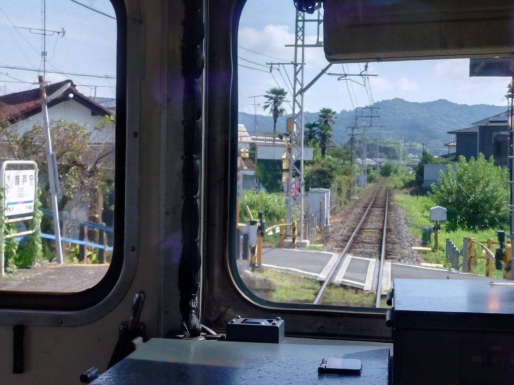 名鉄広見線顔戸駅前面車窓