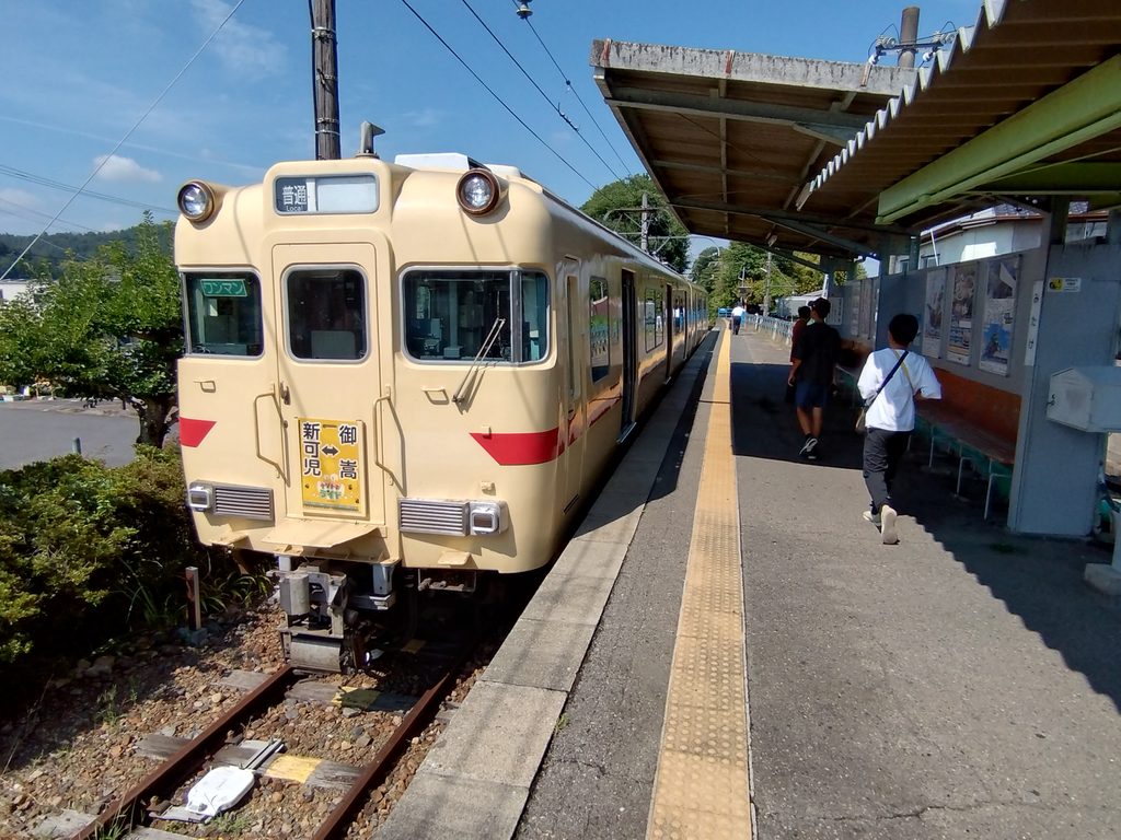 名鉄広見線御嵩駅に停車する新可児ゆき列車