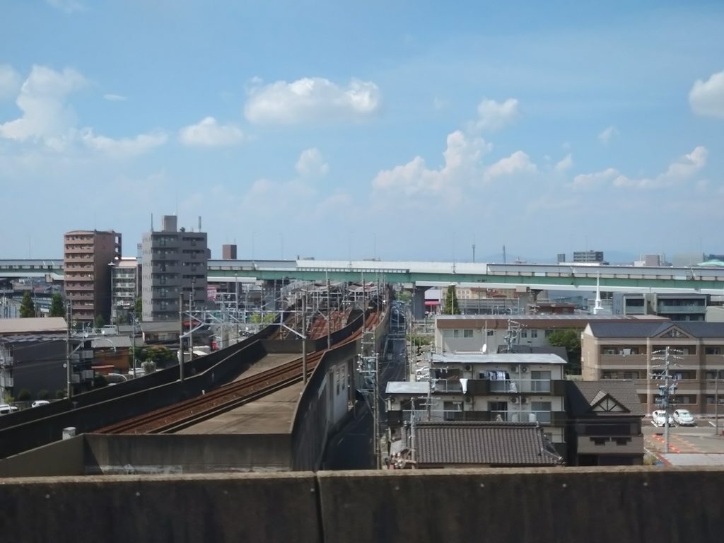 城北線小田井駅付近から名鉄犬山線上小田井駅付近をみる