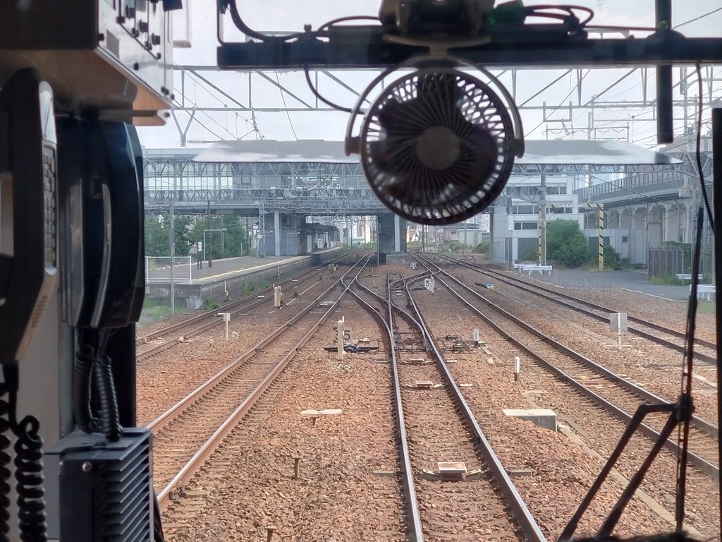 城北線枇杷島駅構内前面車窓