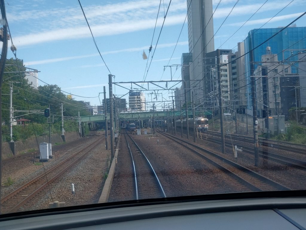 名鉄金山駅付近の前面車窓
