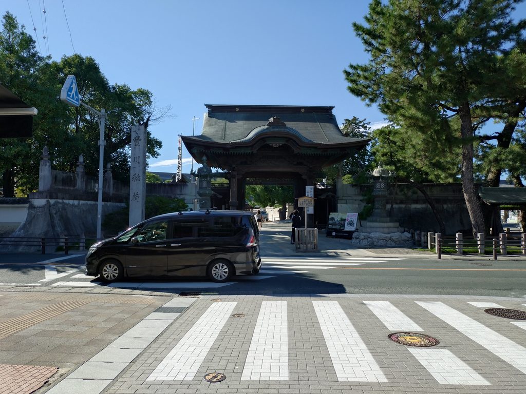 豊川稲荷正門