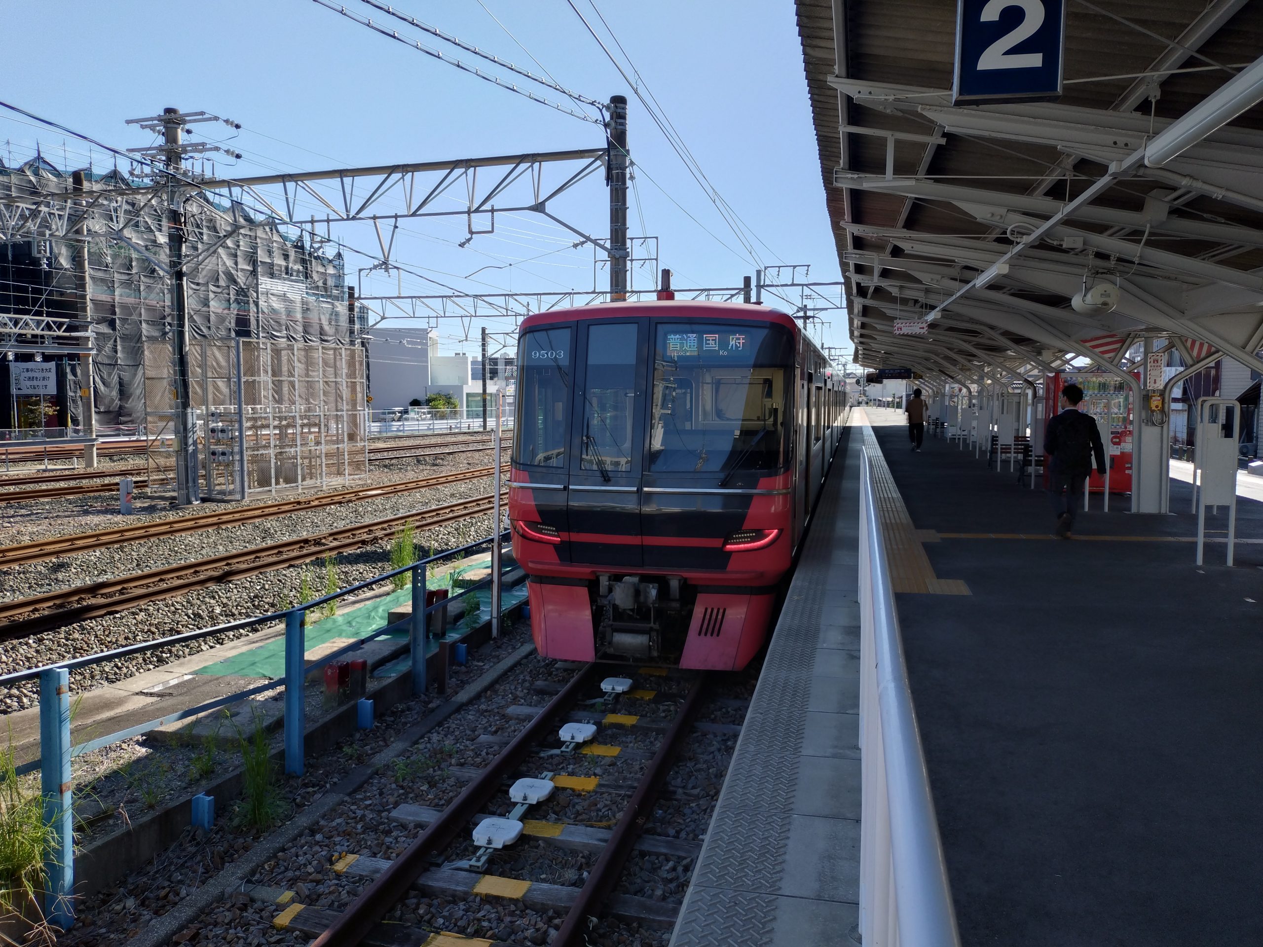 豊川稲荷駅に停車する国府ゆき普通