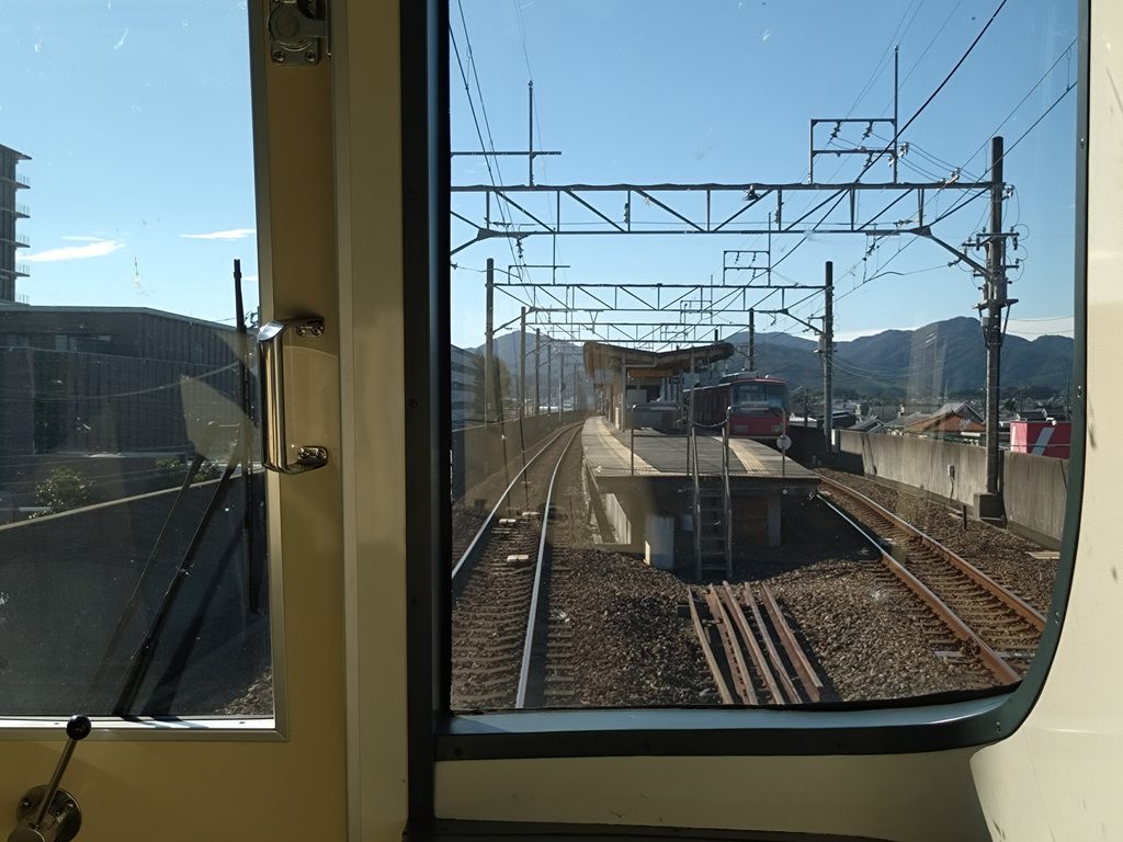 名鉄豊川線八幡駅の構内